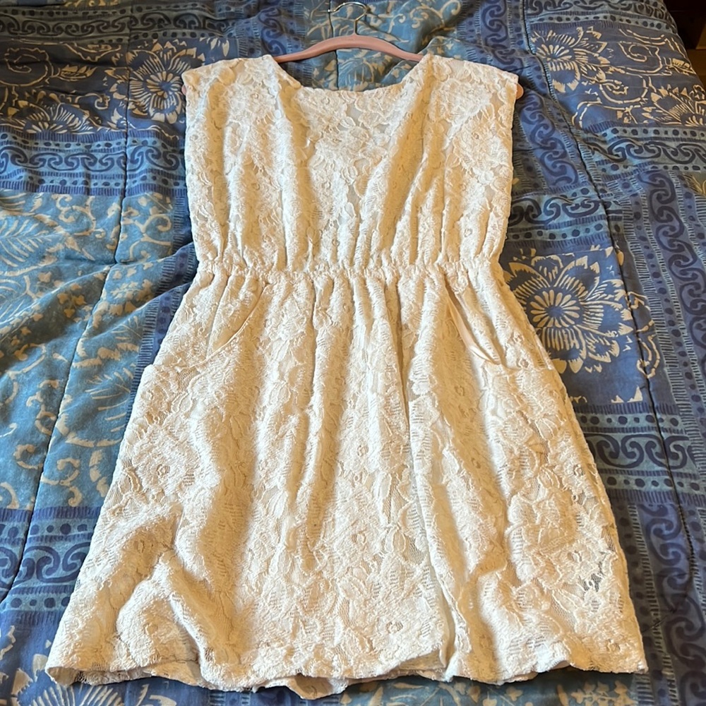Crème lace casual dress size S